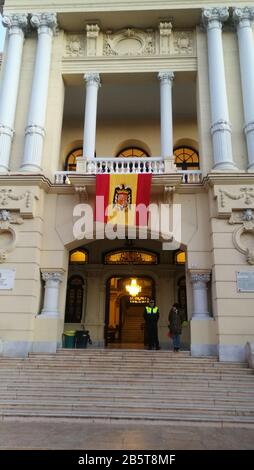 8 mars 2020: 8 mars 2020 (Malaga) le tournage du film opération Mincemat' à Malaga, en photos. L'environnement du Paseo del Parque est devenu ce dimanche le cadre pour la prise de vue de l'opération Mincemat, Le film de John Madden avec Colin Firth et Rachel Weisz sur une véritable histoire de espions qui ont influencé le résultat de la seconde Guerre mondiale et dans laquelle le gouvernement Franco a été impliqué.Sans la présence des protagonistes, L'ensemble a été rempli de suppléments caractérisés en consonance 1943 alors que l'hôtel de ville est resté le siège du même gouvernement francoiste, avec le prec Banque D'Images