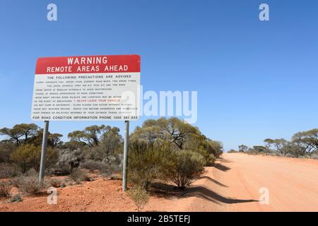 Avertissement : Panneau Avant Des Zones Éloignées, Outback Australien, Australie Méridionale, Australie Méridionale, Australie Banque D'Images