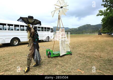 Port D’ESPAGNE, TRINIDAD - 24 FÉVRIER : le mascarader traditionnel Johnny Stollmeyer participe à la Parade des bandes pendant le Carnaval dans la Pa de la Reine Banque D'Images