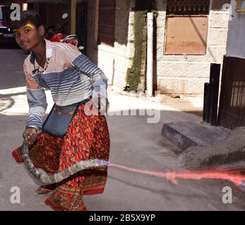 La Traditionnelle Noix ou Nat indien aussi appelé Banjara ou Banjare montrant le cirque de rue ou acrobates Banque D'Images