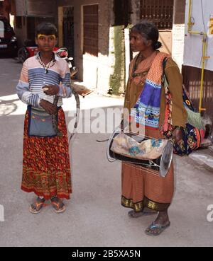 La Traditionnelle Noix ou Nat indien aussi appelé Banjara ou Banjare montrant le cirque de rue ou acrobates Banque D'Images