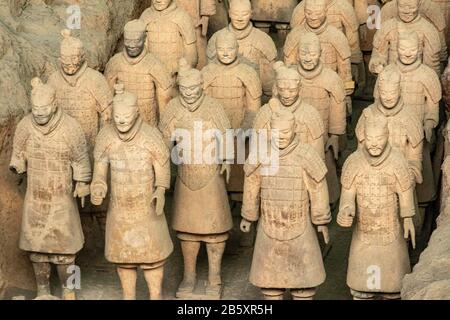 Statues de l'armée De Terre Cuite, Pit 1, mausolée du premier empereur Qin Qin Shi Huang, district de Lintong, Xi'an, province de Shaanxi, Chine Banque D'Images