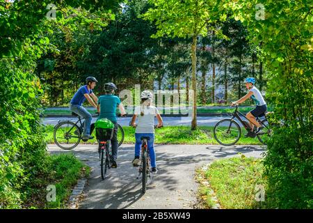 Cyclistes sur le chemin de la bicyclette Banque D'Images