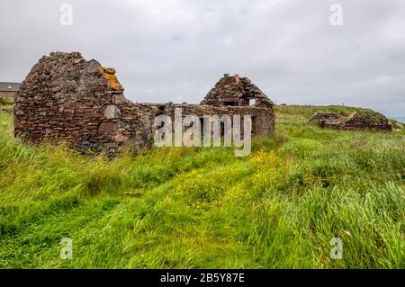 Ruines de crocodiles sans toit à Fladabister sur Shetland Mainland. Banque D'Images