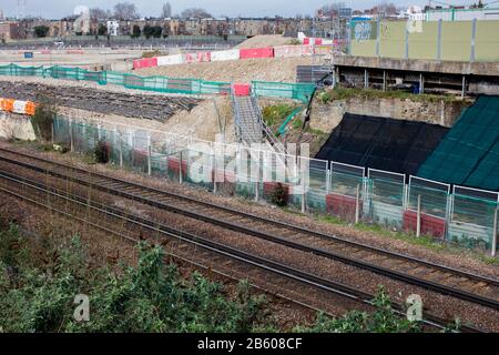 Site du bâtiment et ligne de chemin de fer où se trouve le vieux centre d'exposition Earls court; Old Brompton Road, Kensington, Londres Banque D'Images