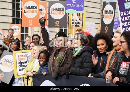 Shola Mos-Shogbamimu, Emeli Sande. Natalie Dormer. 4 femmes. Journée Internationale De La Femme Pour L'Égalité Des Sexes Et La Justice Climatique, Whitehall Place, Londres. ROYAUME-UNI Banque D'Images