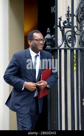 Kwasi Kwartung MP - Ministre d'État aux entreprises, à l'énergie et à la Croissance propre - quitte une réunion du cabinet à Downing Street, février 2020. Banque D'Images