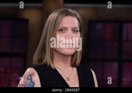 Cologne, Allemagne. 06 mars 2020. Anastasia BIEFANG, soldat, commandant transsexuel de la Bundeswehr, transgenre, portrait, portrait, portrait, image unique rognée, motif individuel, en tant qu'invité à l'émission "Koelner Treff" à la télévision WDR, 6 mars 2020. | utilisation dans le monde crédit: DPA/Alay Live News Banque D'Images