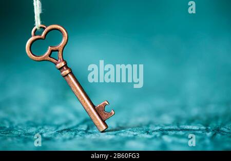 Concept de chambre d'évasion. Touche vintage sur fond bleu abstrait avec espace texte Banque D'Images