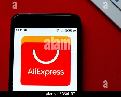 Dans cette illustration photo, le logo Aliexpress s'affiche sur un smartphone Banque D'Images