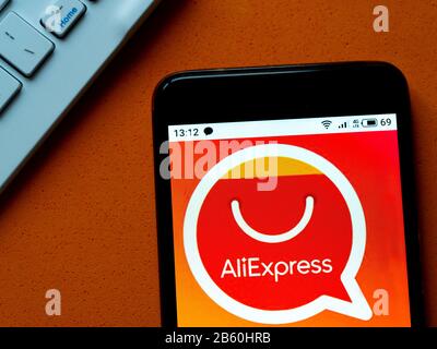 Dans cette illustration photo, le logo Aliexpress s'affiche sur un smartphone Banque D'Images