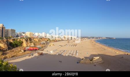 Panorama de la plage à Portimao Praia de Rocha. Algarve Banque D'Images