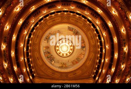 Le Teatro Colón À Buenos Aires. Aujourd'hui, le Teatro Colón a été construit de 1889 à 1908 par les architectes Francesco Tamburini, Angelo Ferrari, Victor Meano et Julio Dormal. | utilisation dans le monde entier Banque D'Images