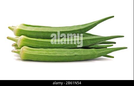 Légume d'okra frais isolé sur fond blanc Banque D'Images