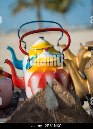 thé et café arabes sur feu ouvert à la plage Banque D'Images