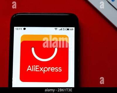 Ukraine. 9 mars 2020. Dans cette illustration photo, un logo AliExpress s'affiche sur un smartphone. Crédit: Igor Golovniov/Sopa Images/Zuma Wire/Alay Live News Banque D'Images