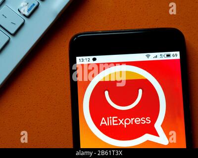 Ukraine. 9 mars 2020. Dans cette illustration photo, un logo AliExpress s'affiche sur un smartphone. Crédit: Igor Golovniov/Sopa Images/Zuma Wire/Alay Live News Banque D'Images