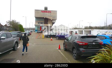 Nissan Car Dealershipautomobile, Westway, Londres, Royaume-Uni Banque D'Images