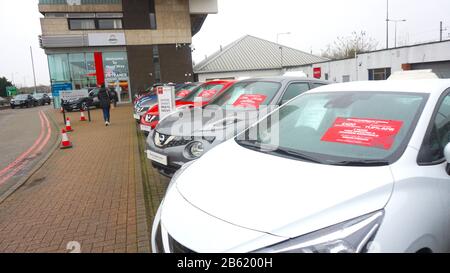 Nissan Car Dealershipautomobile, Westway, Londres, Royaume-Uni Banque D'Images