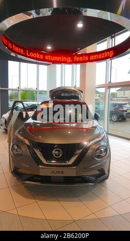 Nissan Car Dealershipautomobile, Westway, Londres, Royaume-Uni Banque D'Images