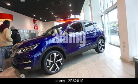 Nissan Car Dealershipautomobile, Westway, Londres, Royaume-Uni Banque D'Images