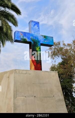 Crucifix sur le Camino de las siete palabras (Chemin Des Sept Mots), Cerro San Cristóbal, Santiago City, Chili. Banque D'Images