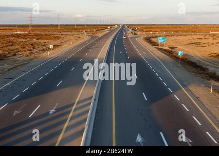 Autoroute Bakou Astara en Azerbaïdjan. Autoroute 3. Banque D'Images