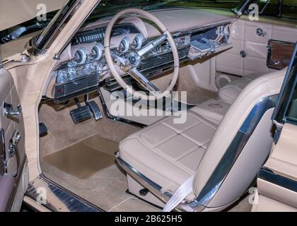 Detroit, MI/USA - 29 février 2020 : gros plan d'un intérieur Mercure Marauder de 1964 à l'autoroute Detroit. Banque D'Images