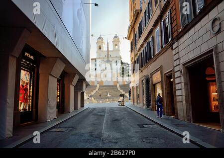 Les rues et places de Rome (presque vides) en début de matinée Banque D'Images