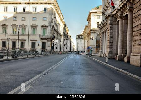 Les rues et places de Rome (presque vides) en début de matinée Banque D'Images