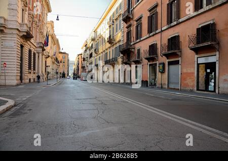 Les rues et places de Rome (presque vides) en début de matinée Banque D'Images