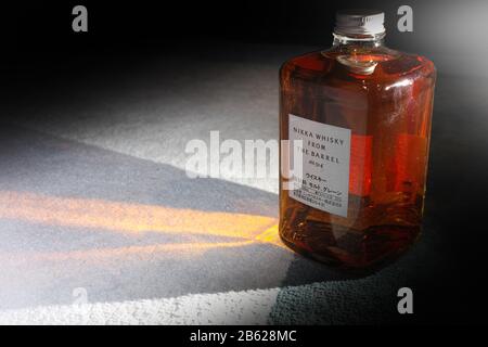 13 11 2018 - Tokyo, Japon : une bouteille de whisky Nikka « From the Barrel » Banque D'Images