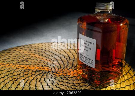 13 11 2018 - Tokyo, Japon : une bouteille de whisky Nikka « From the Barrel » Banque D'Images