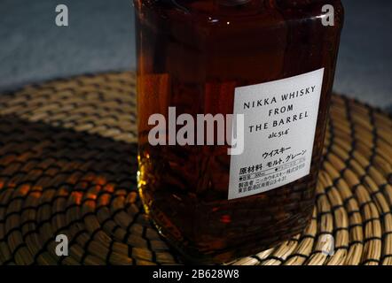 13 11 2018 - Tokyo, Japon : une bouteille de whisky Nikka « From the Barrel » Banque D'Images