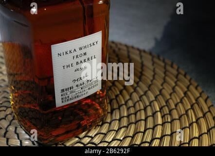 13 11 2018 - Tokyo, Japon : une bouteille de whisky Nikka « From the Barrel » Banque D'Images