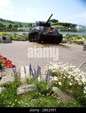 Sherman Tank, Torcross, un mémorial à plus de 900 soldats américains tués au cours d'un exercice d'une journée sur Slapton Sands, South Hams, South Devon. Banque D'Images