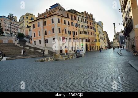 Les rues et places de Rome (presque vides) en début de matinée Banque D'Images