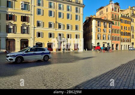 Les rues et places de Rome (presque vides) en début de matinée Banque D'Images