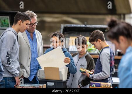 London,UK, Juillet, 2019. Niché dans Waterloo Bridge est l'un des seuls livres de seconde main extérieure permanente des marchés dans le sud de l'Angleterre Banque D'Images