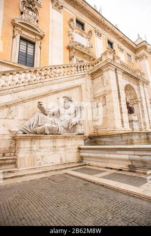 Palais des sénateurs sur la Piazza del Campidoglio (Place du Capitole) sur la colline du Capitole, Rome, Italie. Banque D'Images