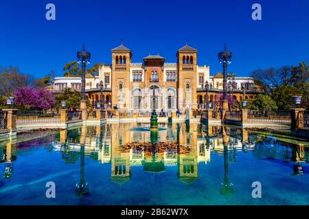 Musée Des Arts Et traditions Populaires (Museo de Artes y Costumbres Populares de Sevilla), Parque de María Luisa, Séville, Andalousie, Espagne Banque D'Images