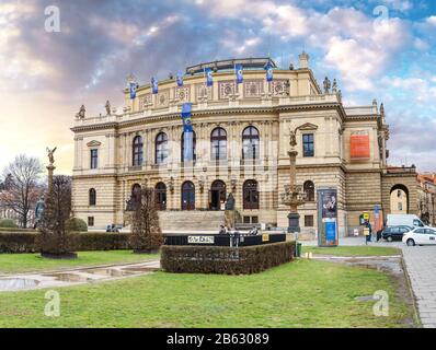 Prague, RÉPUBLIQUE TCHÈQUE - 18 MARS 2017: Salle de musique Rudolfinum et galerie d'art dans le centre de Prague Banque D'Images