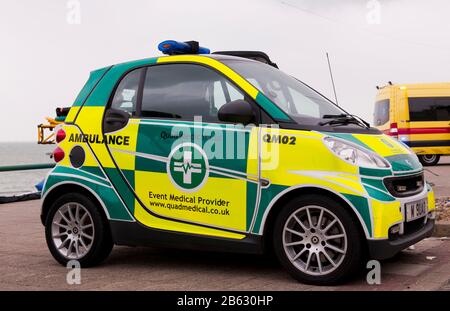 Le véhicule phare Quad Medicals est conçu sur mesure pour l'ambulance Smart car. Il est idéal pour les événements dans les endroits difficiles d'accès. Entièrement équipé de tout Banque D'Images