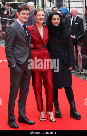 SAM Riley, Marjane Satrapi et Rosamund Pike assistent à la première de radioactive au Royaume-Uni à Curzon Mayfair, dans le centre de Londres, au Royaume-Uni. Dimanche 8 Mars 2020 Mardi Banque D'Images