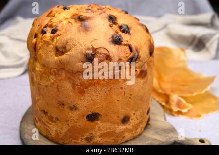 Pain traditionnel italien chaud pour panettone de Noël avec raisins secs et zeste de citron de Milan Banque D'Images