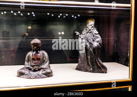 Prague, RÉPUBLIQUE TCHÈQUE, 19 MARS 2017 : ancienne figurine religieuse asiatique dans l'exposition du monastère de Strahov à Prague Banque D'Images