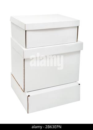 Jeu de trois boîtes en carton blanc blanc blanc isolées sur fond blanc Banque D'Images