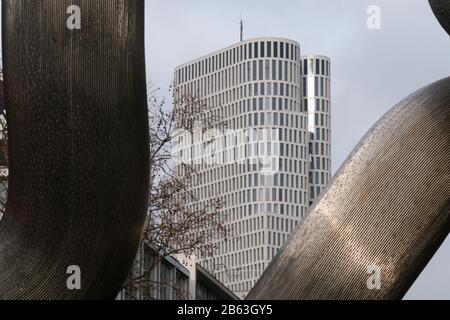 Immeuble résidentiel et de bureaux avec Hôtel Motel One Berlin-Upper West à Charlottenburg, Berlin, Allemagne Banque D'Images