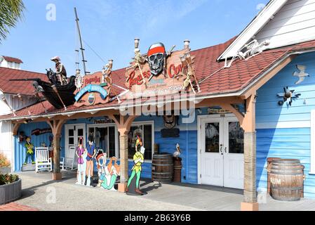 Long BEACH, CALIFORNIE - 06 MARS 2020: Pirates Cove long Beach souvenirs à Shoreline Village. Banque D'Images