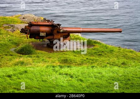 Deux Armes À Feu De La Seconde Guerre Mondiale Au Fort De Skansin, Ville De Torshavn, Îles Féroé, Royaume Du Danemark Banque D'Images